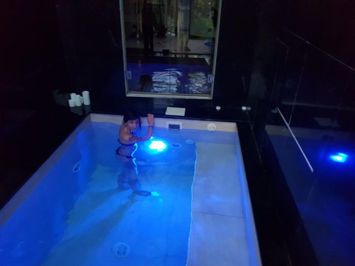 La Casa Con Piscina Riscaldata Interna Anna Luxury Garden Leilighet Pisa Eksteriør bilde