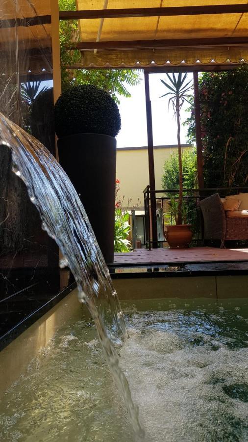 La Casa Con Piscina Riscaldata Interna Anna Luxury Garden Leilighet Pisa Eksteriør bilde
